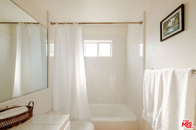 3029 Sequit Drive, Malibu CA: https://media.crmls.org/mediaz/77eb1b4e-edd0-4f0c-9c9f-e79a6ca65cc6.jpg