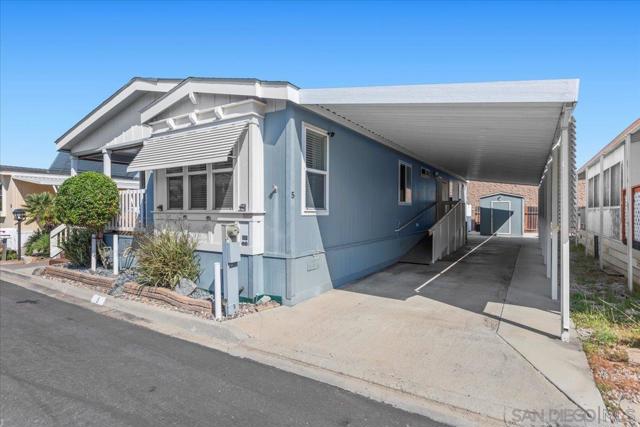 809 Discovery St, San Marcos CA: https://media.crmls.org/mediaz/77ec12ee-5b80-4b46-9457-1a1a195dd41a.jpg