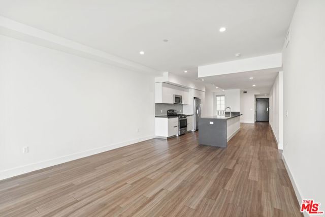11818 Dorothy Street, Los Angeles CA: https://media.crmls.org/mediaz/77ec5a19-1f69-47cd-b450-ca45f85bae0a.jpg