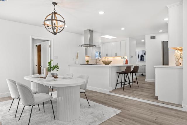924 Magnolia Dr, Alameda CA: https://media.crmls.org/mediaz/77ec5c93-1d72-4ad7-b11b-c7c83ee7ca67.jpg