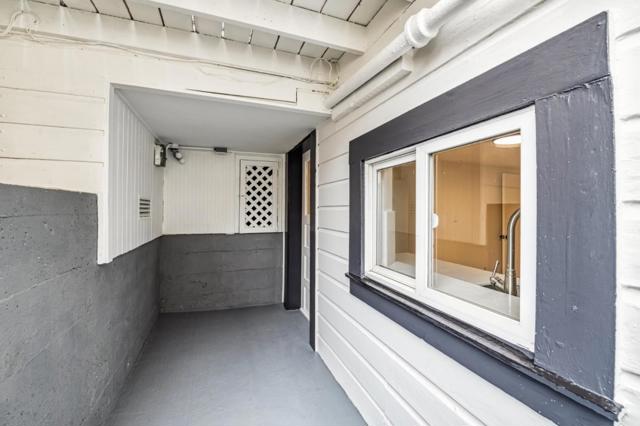 17221724 48th Avenue, San Francisco CA: https://media.crmls.org/mediaz/77ec9977-c74b-48d0-ab45-c6d069418c3a.jpg