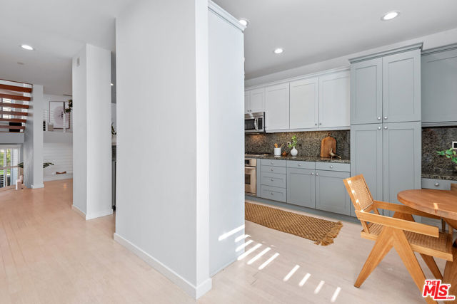 7301 Vista Del Mar, Playa del Rey CA: https://media.crmls.org/mediaz/77ec9e80-c220-4df1-805a-0dbcd5ebafef.jpg