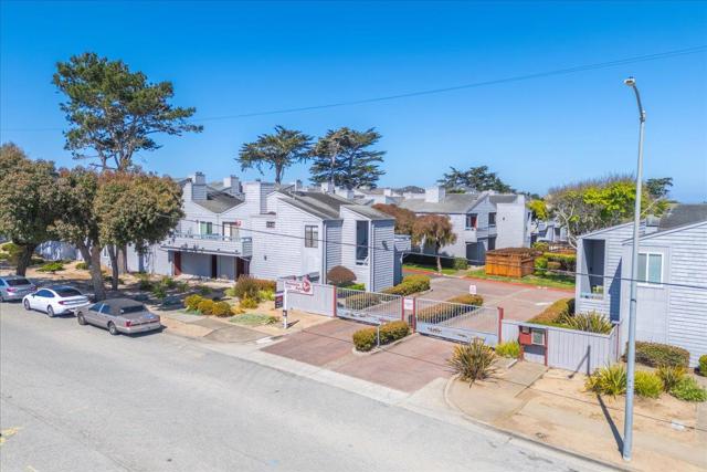 3095 Marina Drive, Marina CA: https://media.crmls.org/mediaz/77ed6e5e-b63e-4cfe-b7fd-a2fd1494c5fd.jpg