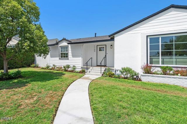 1105 Fairview Drive, La Canada Flintridge CA: https://media.crmls.org/mediaz/77ed71c9-04cf-40b7-adf8-589cd6734911.jpg