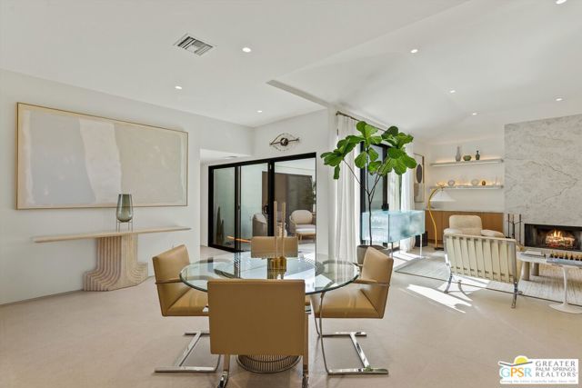 2264 Oakcrest Drive, Palm Springs, CA 92264
