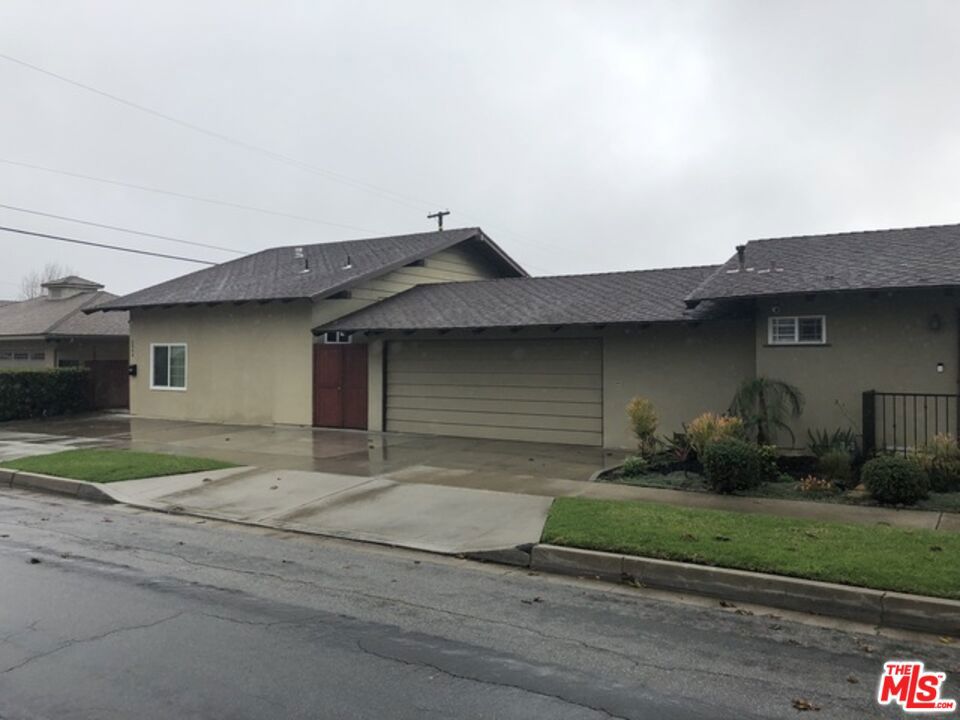 5504 S Corning Avenue