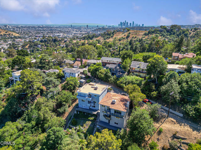 453 Frontenac Avenue, Los Angeles CA: https://media.crmls.org/mediaz/77ede907-0d6c-42fc-8be3-4ce25ccadc07.jpg