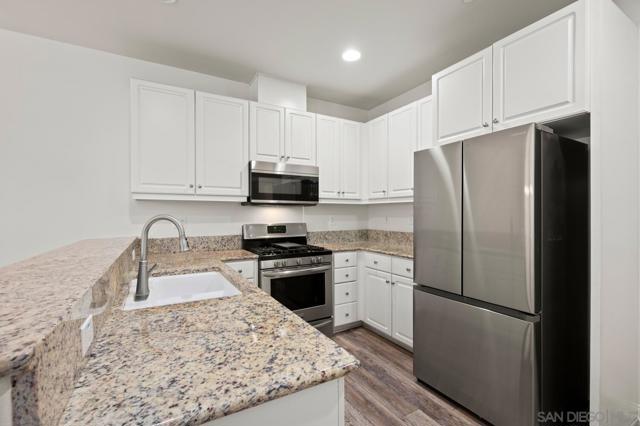 1718 Santa Ivy Ave, Chula Vista CA: https://media.crmls.org/mediaz/77ee22f4-90ba-493a-8d8e-61917e1c3c50.jpg