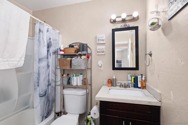 3577 79 Highland Ave, San Diego CA: https://media.crmls.org/mediaz/77eec75d-87cc-4d16-aacd-429f00d74c12.jpg