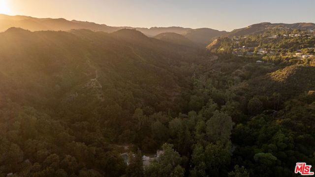 1900 Old Ranch Road, Los Angeles CA: https://media.crmls.org/mediaz/77ef1d3e-f8fb-4110-81a3-9ebc193bdfd4.jpg