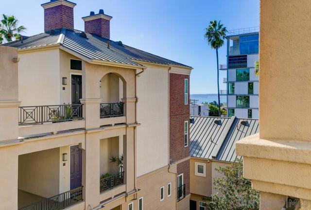 350 Nutmeg St, San Diego CA: https://media.crmls.org/mediaz/77ef46f1-2fe3-46ad-9091-03ad8746c8a2.jpg