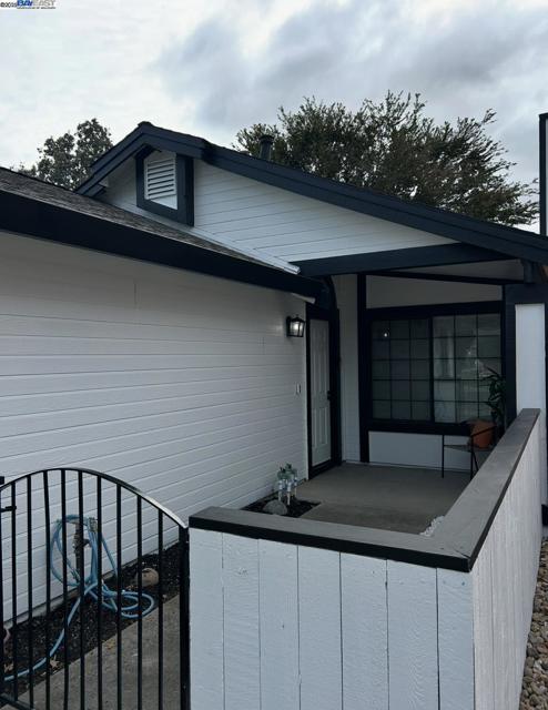 730 Morissette Way, Vacaville CA: https://media.crmls.org/mediaz/77ef77fd-831c-4cab-8ac7-3fe1ec869d2e.jpg