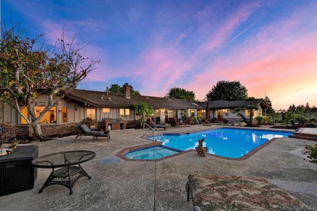 17505 Corte Lomas Verde, Poway CA: https://media.crmls.org/mediaz/77ef99c3-edc4-49ed-aafc-531ff6caae2b.jpg