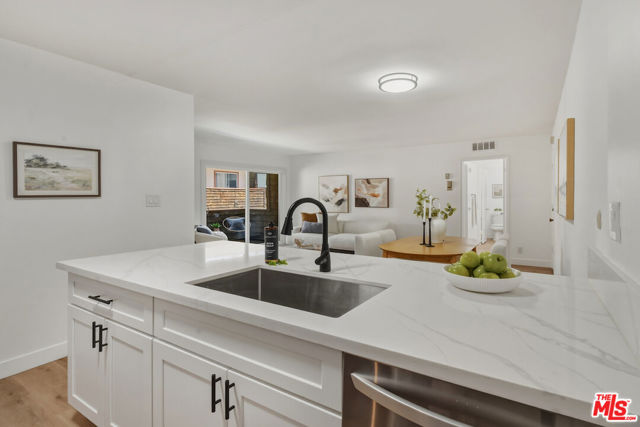 1 Bed Home for Sale in Encino, California