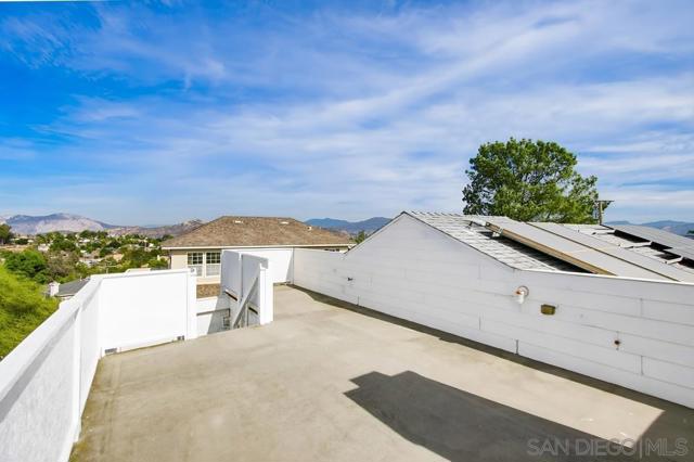 131 Scenic Dr, El Cajon CA: https://media.crmls.org/mediaz/77f0763f-b42d-4d18-8b86-b9a74021a301.jpg