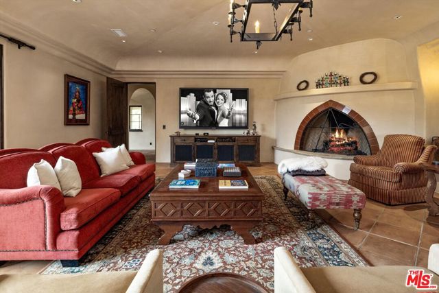 561 Saddle Lane, Ojai CA: https://media.crmls.org/mediaz/77f07759-3bcb-4d2b-8ba6-2c670c3d20c4.jpg