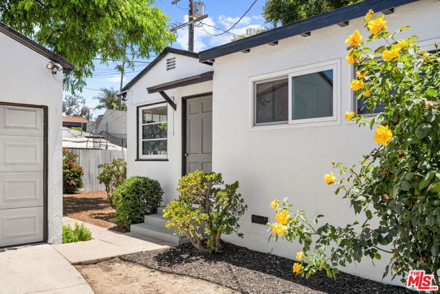3340 Cardiff Avenue, Los Angeles CA: https://media.crmls.org/mediaz/77f0b6d3-2239-4246-8ce1-089f975c0f23.jpg