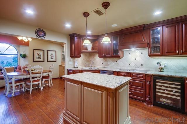 1935 Vista De La Montana, El Cajon CA: https://media.crmls.org/mediaz/77f11b9c-e939-4f39-83fc-495b3d050a43.jpg