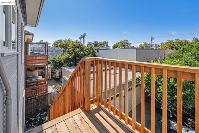 478 43rd St, Oakland CA: https://media.crmls.org/mediaz/77f13efd-abfc-42f0-a4a3-72f01453c788.jpg