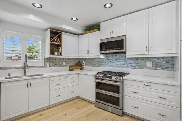 Detail Gallery Image 10 of 38 For 3925 Linmar Ln, Carlsbad,  CA 92008 - 3 Beds | 2 Baths