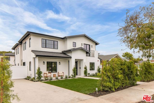 2455 23rd Street, Santa Monica CA: https://media.crmls.org/mediaz/77f248e2-737c-4fc8-91d3-ddfa1c493d6a.jpg