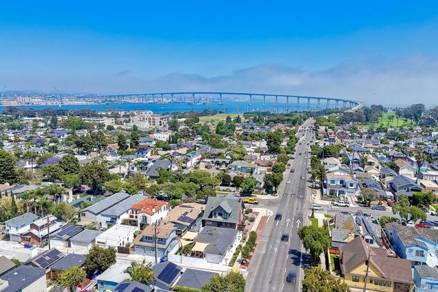 1221 4th St, San Diego CA: https://media.crmls.org/mediaz/77f27505-5ab4-4990-b5ac-c124a7f160d8.jpg