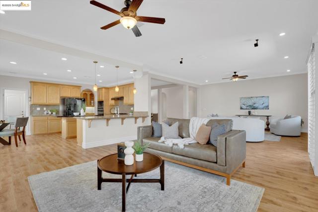 517 Marianna PL, Rio Vista CA: https://media.crmls.org/mediaz/77f2946e-4593-4f92-bf99-23285d893314.jpg