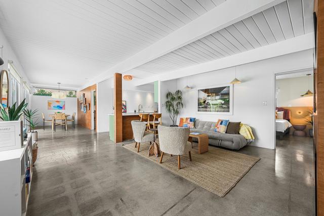 633 S Canon Drive, Palm Springs CA: https://media.crmls.org/mediaz/77f3fa80-6f45-413d-9fc1-8a85b5179763.jpg