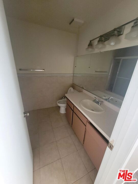 15050 Sherman Way, 139 photo 4