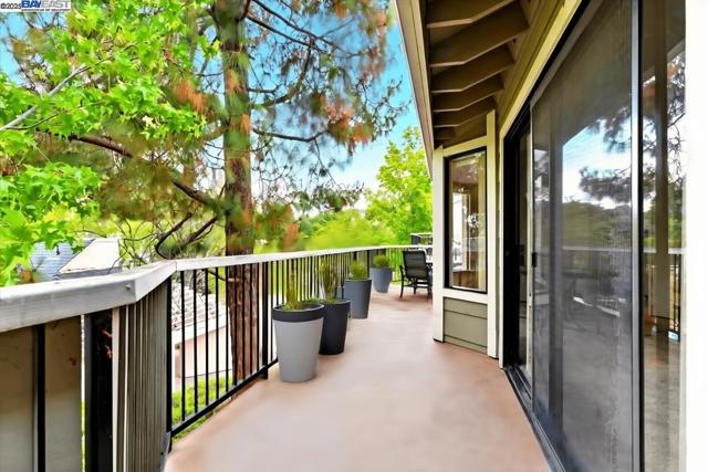 2437 Sebastopol Ln, Hayward CA: https://media.crmls.org/mediaz/77f4b42a-cbb4-4b57-b82c-dab77f1bab60.jpg
