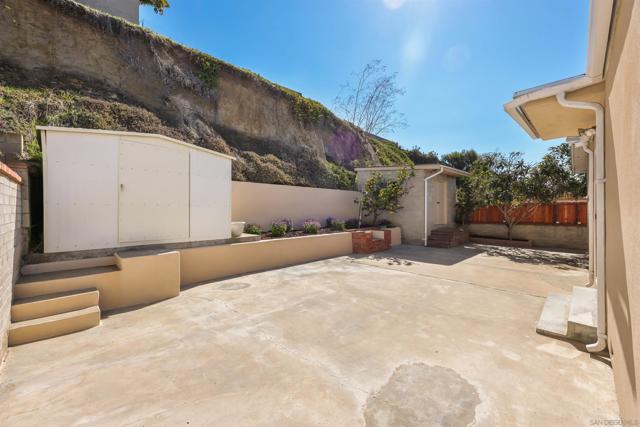 2967 Dove St, San Diego CA: https://media.crmls.org/mediaz/77f4b866-8e46-413b-8e5b-be748d83710c.jpg