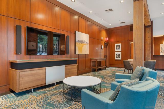 500 W Harbor Dr, San Diego CA: https://media.crmls.org/mediaz/77f4e543-900b-4731-8ae7-b799f3ea770d.jpg