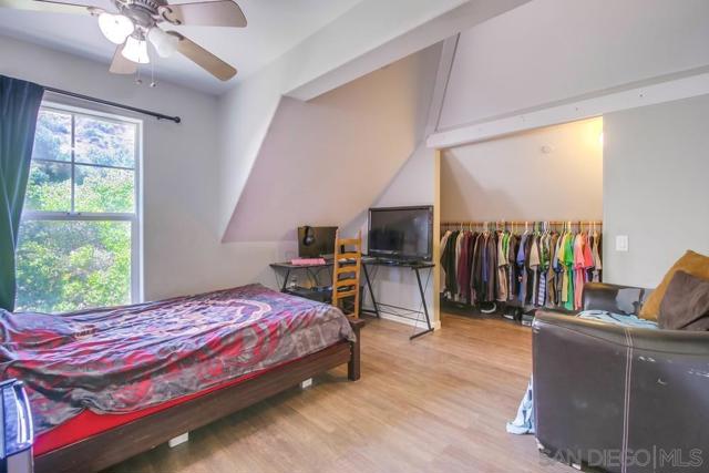 210 Frances Dr, El Cajon CA: https://media.crmls.org/mediaz/77f5f797-577f-41e3-93d6-6b28d09b0303.jpg