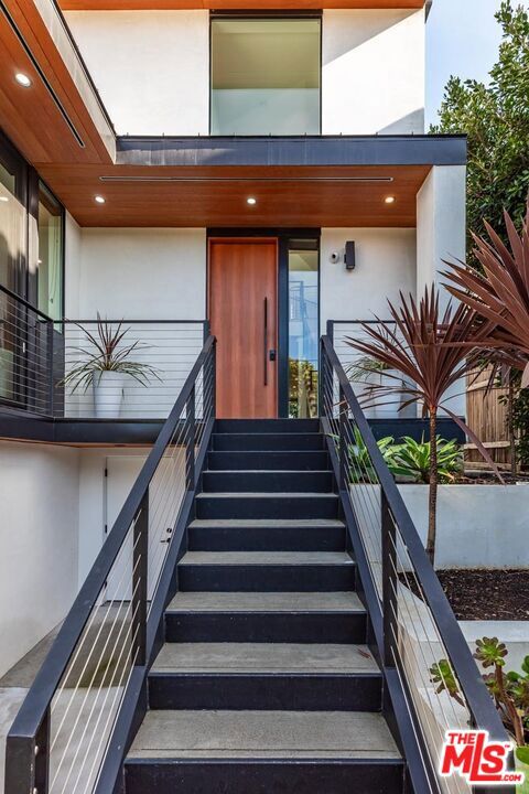 Drew Fenton | 552 Stassi Lane Santa Monica CA | MLS: 7333747