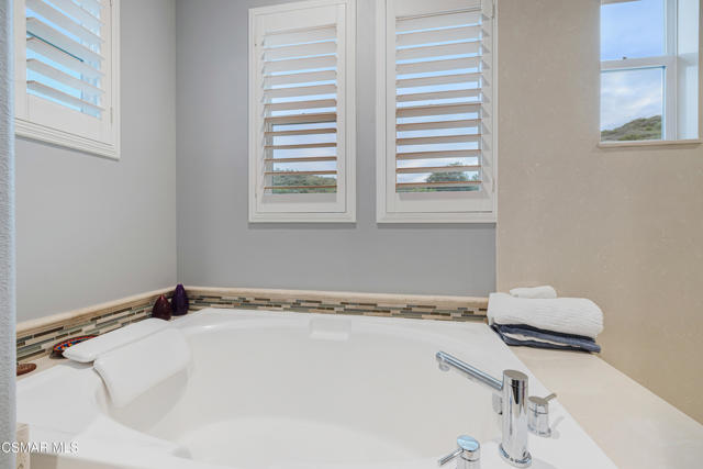 6923 Ridgemark Court, Moorpark CA: https://media.crmls.org/mediaz/77f64eea-0aa4-491d-a576-aed0f69acb86.jpg