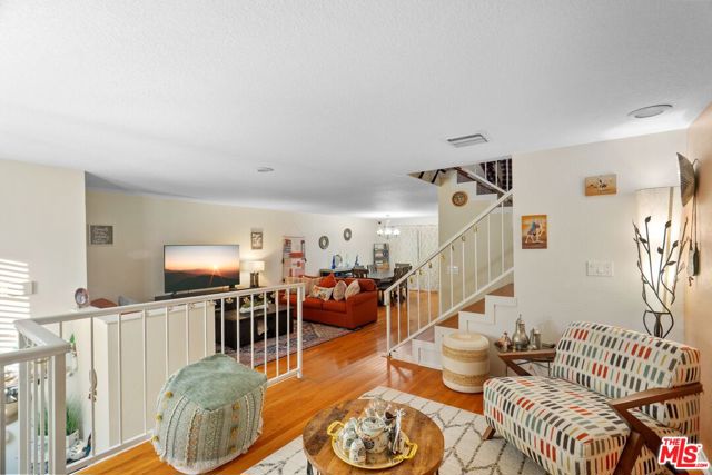 2231 Montrose Avenue, Montrose CA: https://media.crmls.org/mediaz/77f65092-e893-40f2-b69f-62360c589f6a.jpg