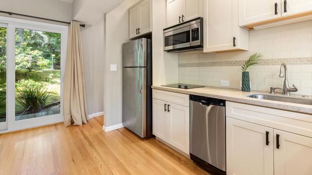 760 La Mesa Drive, Portola Valley CA: https://media.crmls.org/mediaz/77f65d79-4839-4db0-b36a-a5fa0f7f743f.jpg
