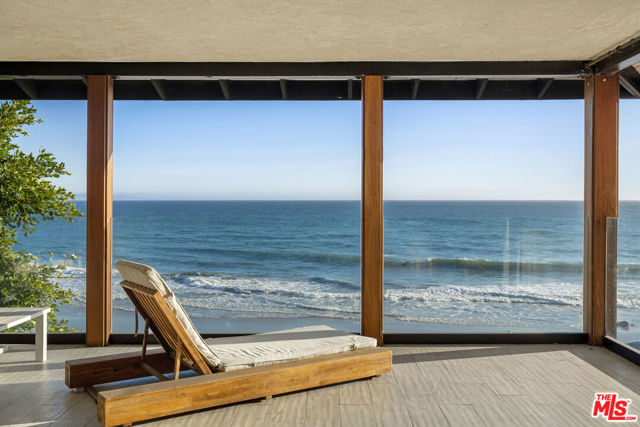 21715 Rambla Vista, Malibu CA: https://media.crmls.org/mediaz/77f6c431-5668-425f-82d6-746a8c56d7ff.jpg
