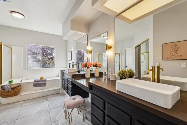 121 Jervis Bay, Alameda CA: https://media.crmls.org/mediaz/77f71c97-6b60-459c-90a7-30a26eab6fb9.jpg