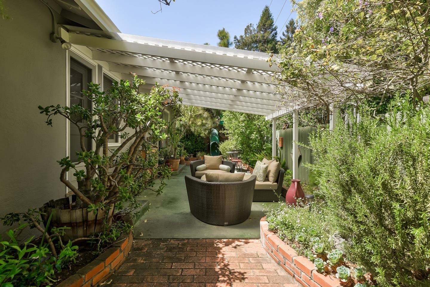 1154 Marcussen Drive, Menlo Park CA: https://media.crmls.org/mediaz/77f786b5-fa49-4a6b-9b4a-bf9624d074cf