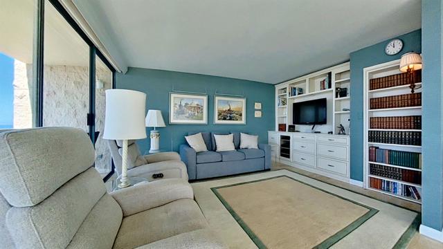 1200 Harbor N Drive, Oceanside CA: https://media.crmls.org/mediaz/77f7ba28-cb4d-41d7-8f93-8455f00dd687.jpg