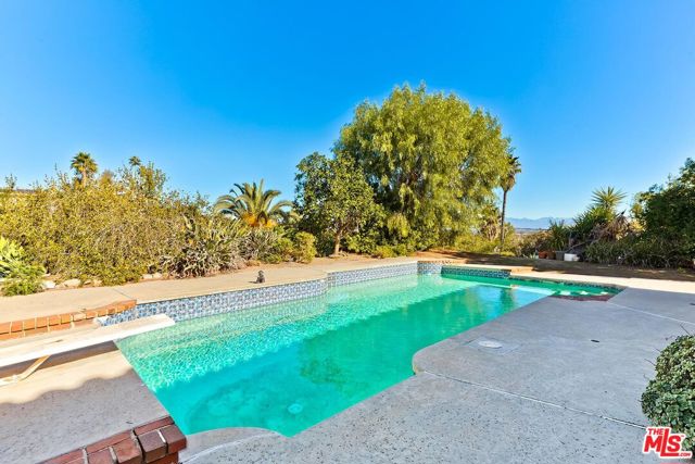 24561 Calvert Street, Woodland Hills CA: https://media.crmls.org/mediaz/77f89da7-6d32-4ec8-9876-6b6cd8d09a5d.jpg