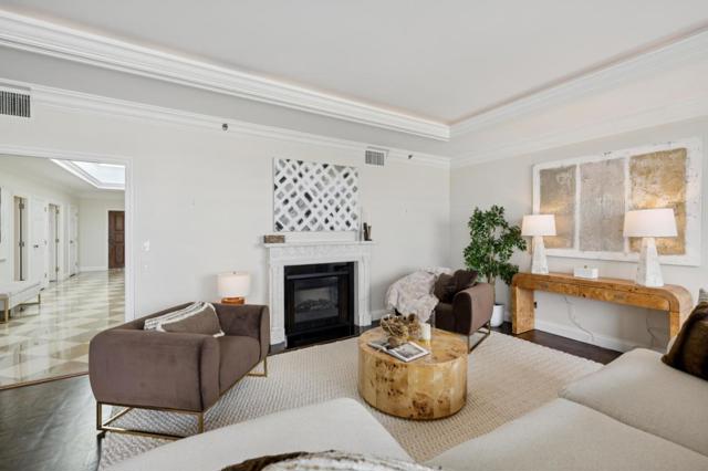 555 Laurel Avenue, San Mateo CA: https://media.crmls.org/mediaz/77f8c68a-c383-4726-b409-0d97fe702c6c.jpg