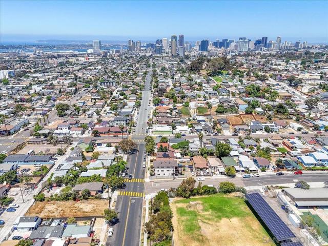 2832 34 K St, San Diego CA: https://media.crmls.org/mediaz/77fa46ec-e189-4f4d-ac2f-f5a3c415f31d.jpg