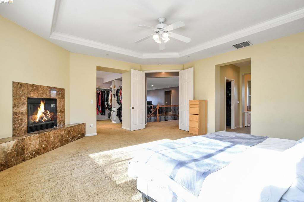 https://media.crmls.org/mediaz/77fa5fb1-b1ff-436a-87e2-ae26714a1c55.jpg?preset=X-Large