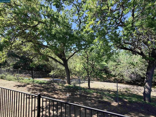 16711 Marsh Creek Rd, Clayton CA: https://media.crmls.org/mediaz/77fab1b0-02e3-4cc4-9134-e42486c1312c.jpg