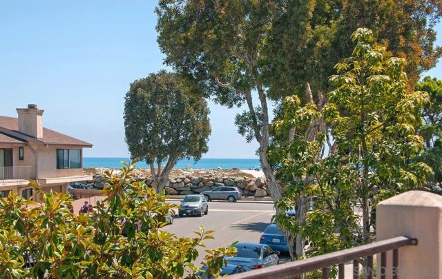 1150 Pine St, Coronado CA: https://media.crmls.org/mediaz/77fab6da-0252-4a4b-906d-23e93e33c3d0.jpg