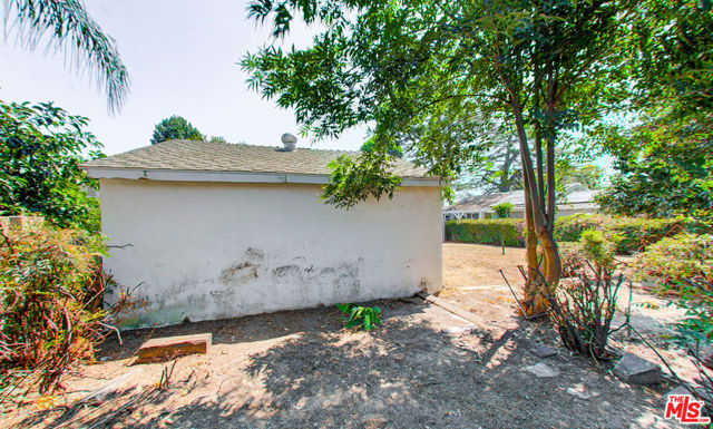 253 W El Sur Street, Monrovia CA: https://media.crmls.org/mediaz/77facbc1-4136-4ed7-a538-3bd7bdfcaffb.jpg