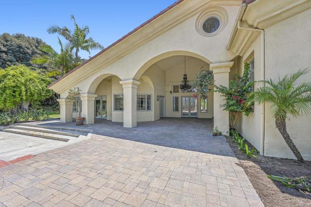 431 Flores de Oro, Rancho Santa Fe CA: https://media.crmls.org/mediaz/77fadc4f-4efa-40ee-aec5-039218d99b98.jpg