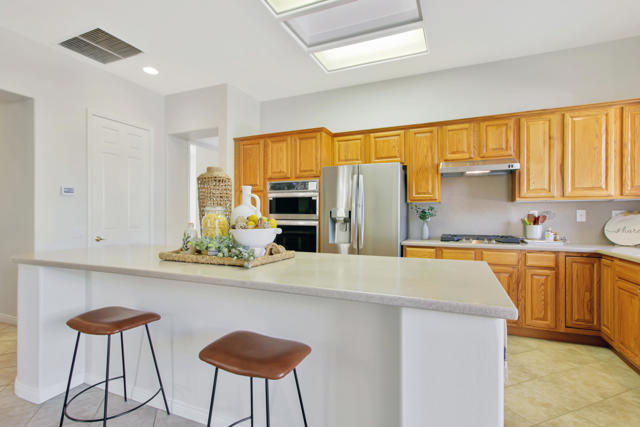 35925 Rosemont Drive, Palm Desert CA: https://media.crmls.org/mediaz/77fafa22-318d-420e-beb1-dc148b58a31a.jpg